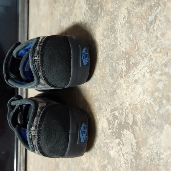 Gently used Vans off the wall shoes size 8.5 toddler boy - Picture 4 of 6